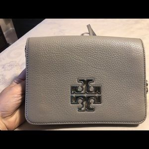 Like new Gray Tory Burch Crossbody Purse